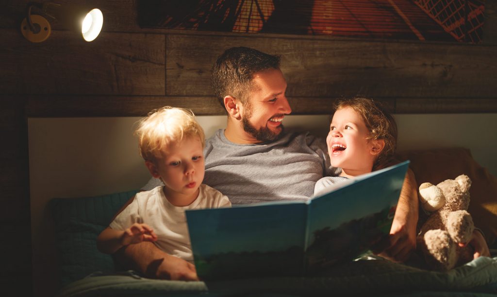 Reading to kids bedtime stories